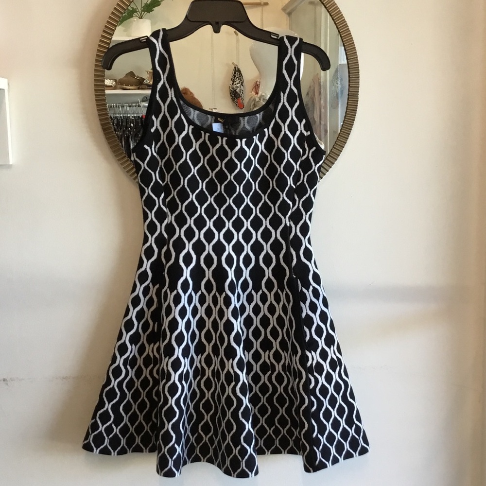 Maje Black & White Sleeveless Geometric Fit-and-Flare Mini Dress
